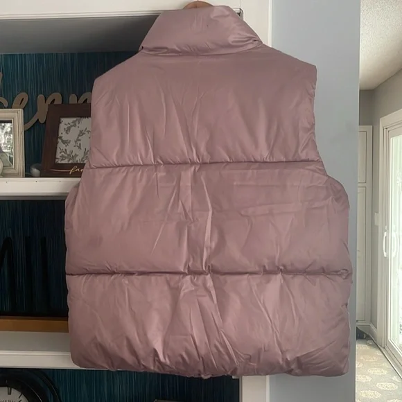Women’s Puffer Vest - Picture 4 of 4